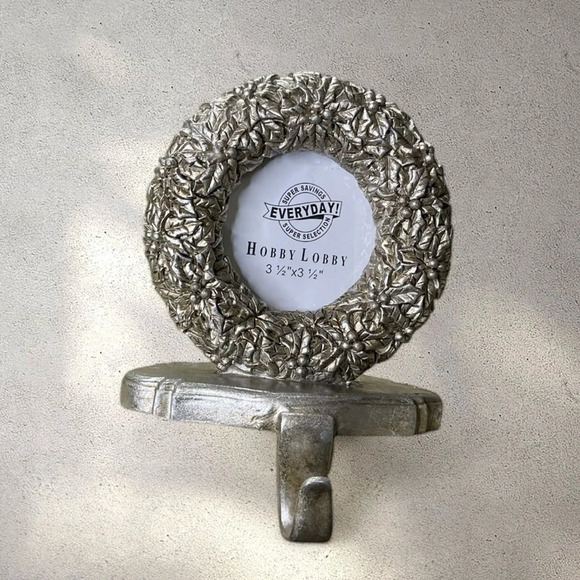 Vintage Hobby Lobby Christmas Stocking Holder Wreath Picture Frame Heavy Silver - Picture 1 of 8